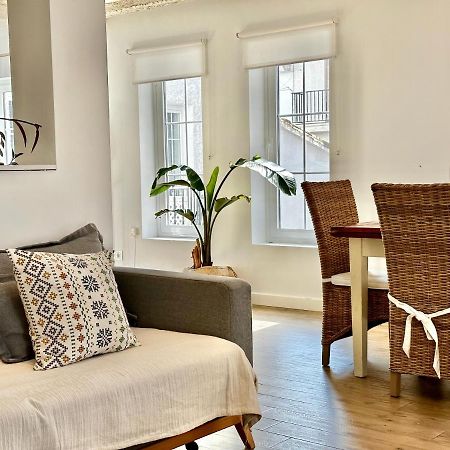 Old Town Modern Flat, 4 Minutes From Beach - Eaw Homes 마르베야 외부 사진