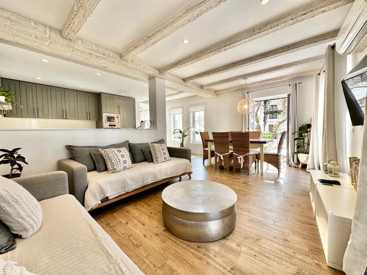 Old Town Modern Flat, 4 Minutes From Beach - Eaw Homes 마르베야 외부 사진
