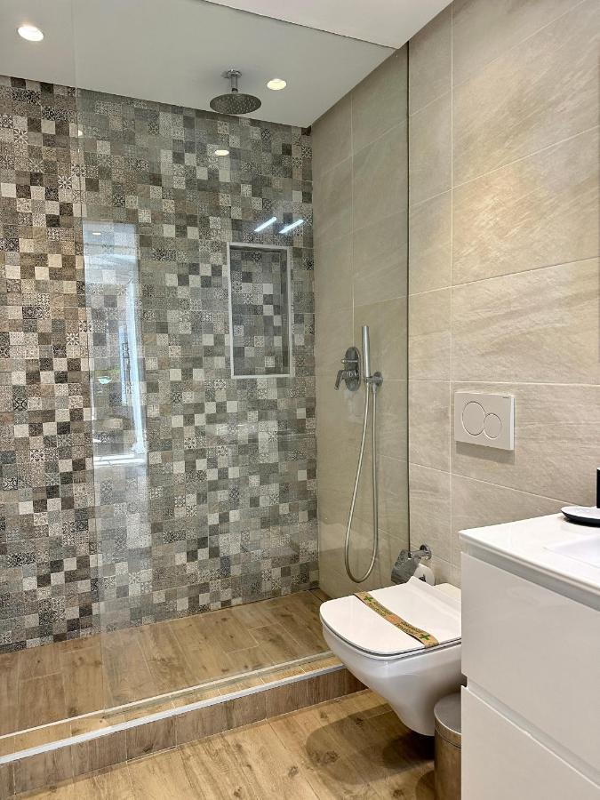Old Town Modern Flat, 4 Minutes From Beach - Eaw Homes 마르베야 외부 사진